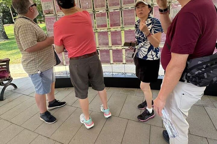 Explore Shenzhen: Private Day Tour to Lianhuashan, Huaqiangbei & Dafen Village