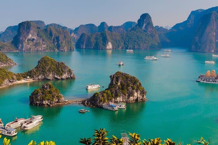 Bai Tu Long 2-Day Luxury Cruise: Kayak Cap La Island & Vung Vieng Fishing Village photo 2