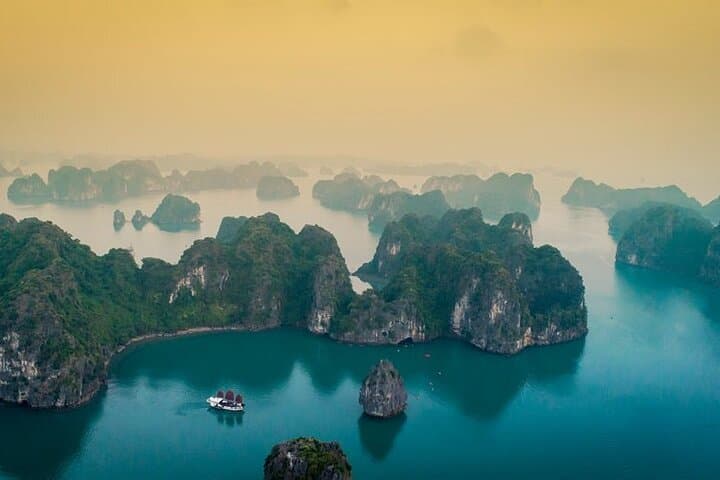 Bai Tu Long 2-Day Luxury Cruise: Kayak Cap La Island & Vung Vieng Fishing Village photo 3