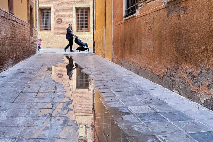 Hidden Gems Photo Walk: Private Valencia Photography Workshop photo 3