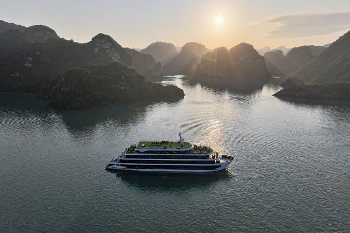 Venus Cruise: 2-Day Halong & Lan Ha Bay Overnight with Pool and Kayaking photo 3