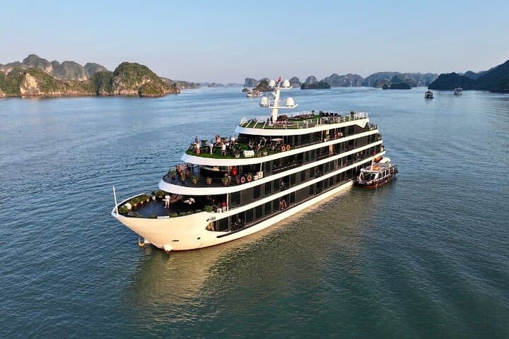 Venus Cruise: 2-Day Halong & Lan Ha Bay Overnight with Pool and Kayaking photo 4