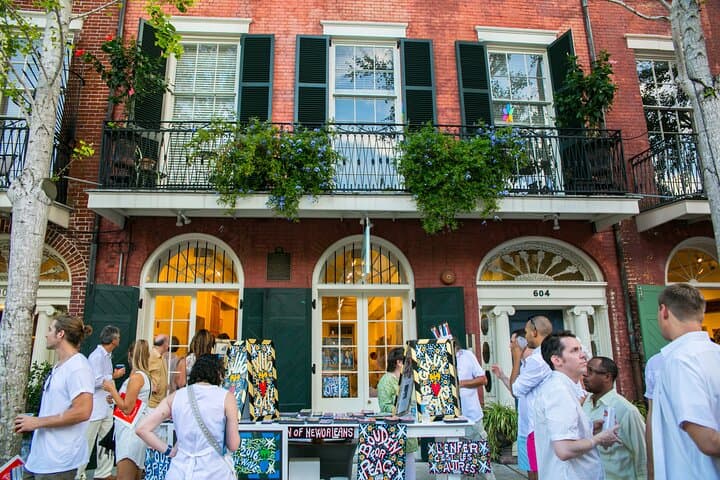 Sparkling Gallery Walk: New Orleans Arts District Champagne Tour