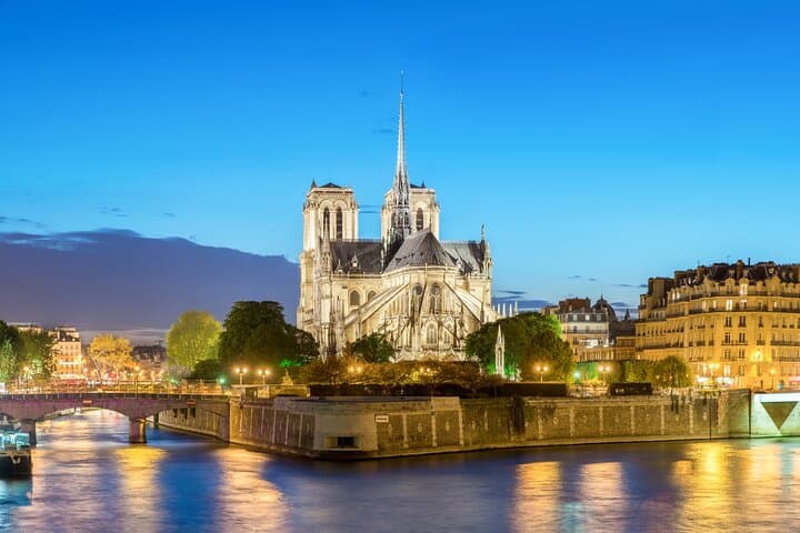 Early Access Notre-Dame Cathedral Walking Tour on Île de la Cité photo 2