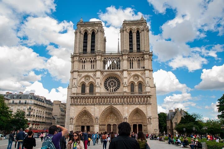 Early Access Notre-Dame Cathedral Walking Tour on Île de la Cité photo 3