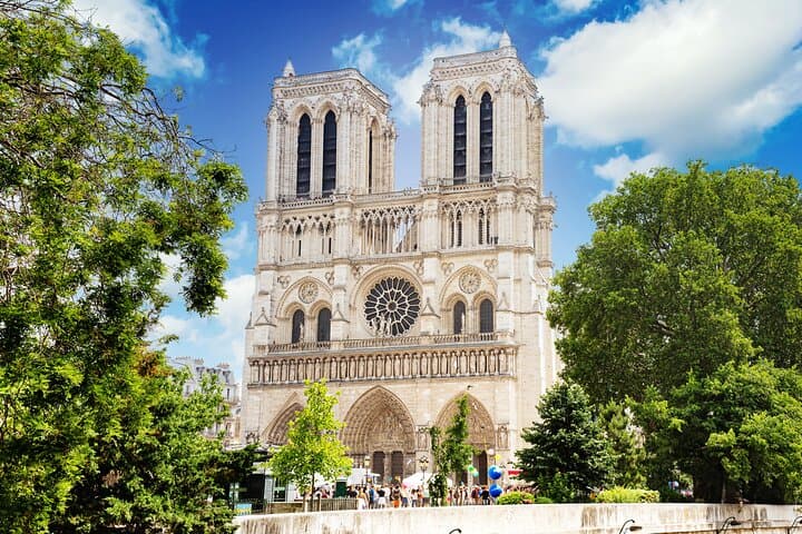 Early Access Notre-Dame Cathedral Walking Tour on Île de la Cité photo 4