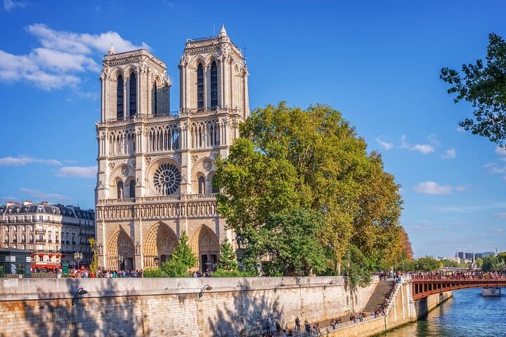 Early Access Notre-Dame Cathedral Walking Tour on Île de la Cité photo 5
