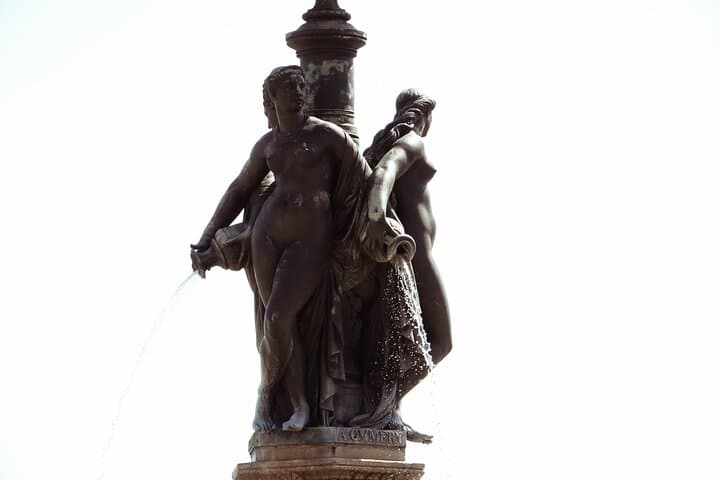 Private Bordeaux History Walking Tour in Bordeaux with Wine Tasting photo 3
