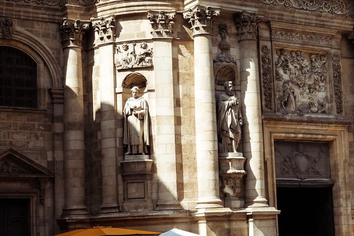 Private Bordeaux History Walking Tour in Bordeaux with Wine Tasting photo 6