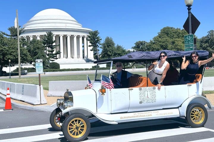 Day & Night Washington DC Vintage Car Monuments Tour photo 2
