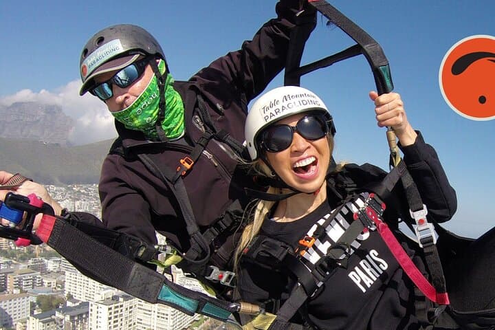 Paraglide Table Mountain: Tandem Flights from Signal Hill to Sea Point, Cape Town