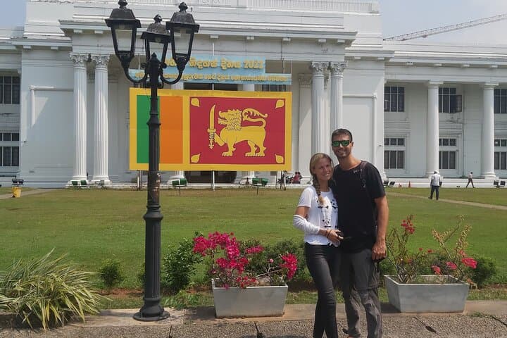 Colombo Tuk Tuk Private City Tour - Gangaramaya Temple, Pettah Market & Galle Face