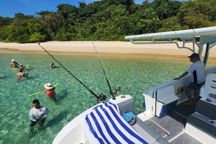 Private Pearl Islands Speedboat Charter: Fishing & Island Hopping from Panama City