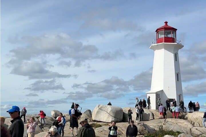 Private Peggy's Cove Lighthouse Tour from Halifax — Peggy's Point & Halifax Shore Excursion
