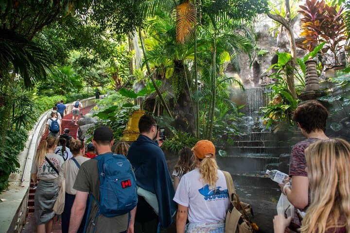 Bangkok City Session Walking Tour — Golden Mount, Giant Swing & Khao San Afternoon Stroll photo 5