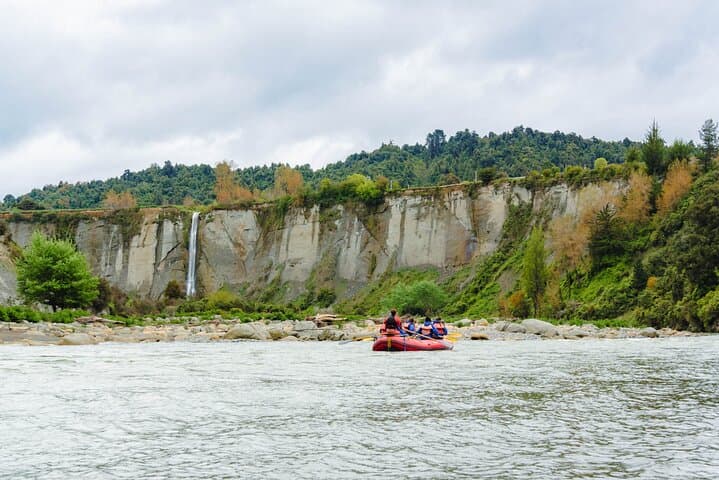 Boulders Scenic Half-Day Float on the Rangitikei River — Whitecliffs Lunch Drift photo 2