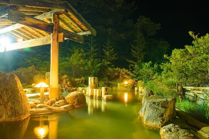 Starry Sapporo Twilight Ski & Onsen: Night Slopes and Hot Spring Soak photo 4