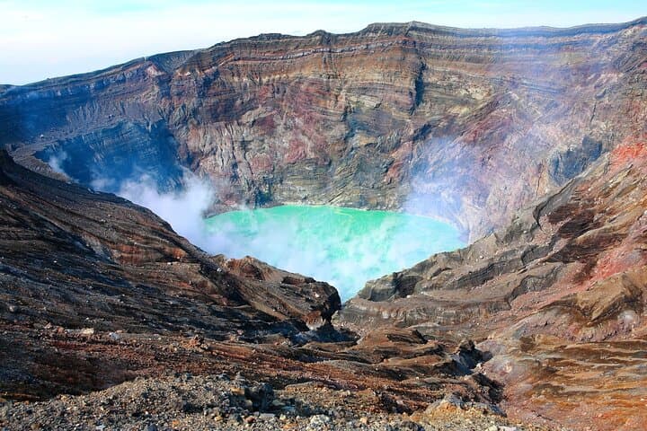 Mount Aso & Kumamoto Castle Day Tour from Fukuoka — Volcano Views, Grasslands & Culture