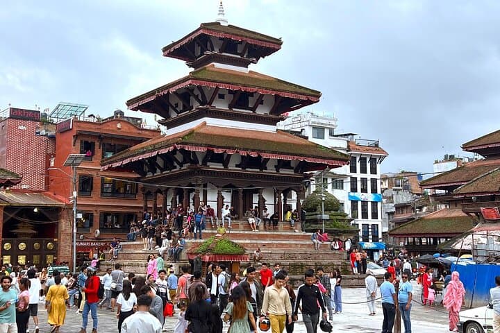 Classic Luxury Nepal Tour: Kathmandu, Chitwan & Pokhara in 7 Nights