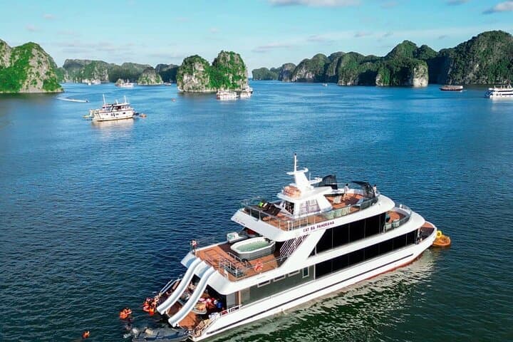 Lan Ha Bay Luxury Sunset Cruise from Cat Ba — Kayaking, Swimming & Sunset Party photo 4
