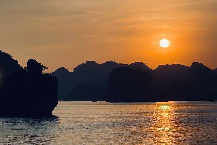Lan Ha Bay Luxury Sunset Cruise from Cat Ba — Kayaking, Swimming & Sunset Party photo 3