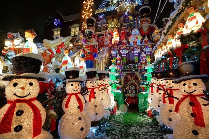 Dyker Heights Christmas Lights Walking Tour: Brooklyn's Dazzling Holiday Displays photo 1