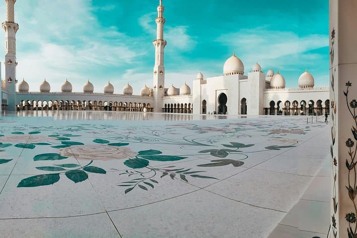 Full-Day Abu Dhabi Tour from Dubai — Sheikh Zayed Mosque, Qasr Al Watan & Dates Market photo 1