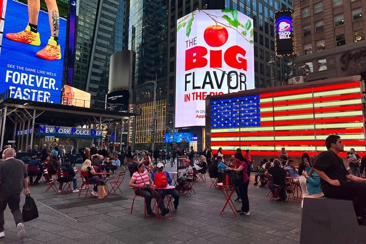 Midtown Manhattan Walking Tour — Times Square to Rockefeller Center photo 2