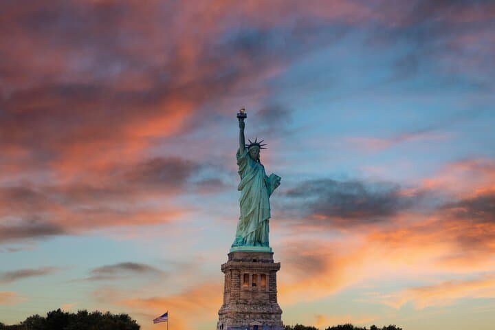 Statue of Liberty Sunset Cruise: 90-Minute Circle Line NYC Harbor Voyage photo 5