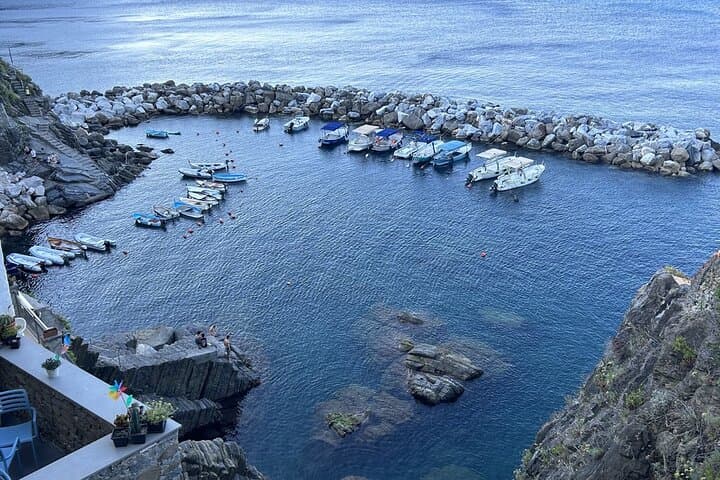 Winter Cinque Terre Day Trip from Florence — Private Tour to Riomaggiore, Manarola, Vernazza & Monterosso photo 6