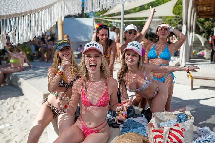 Catamaran to Isla Mujeres: Open-Bar Snorkel & Beach Club Lunch from Cancun photo 4