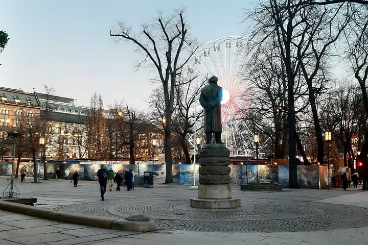 Oslo Christmas Walking Tour & Jul i Vinterland Market with Local Guide