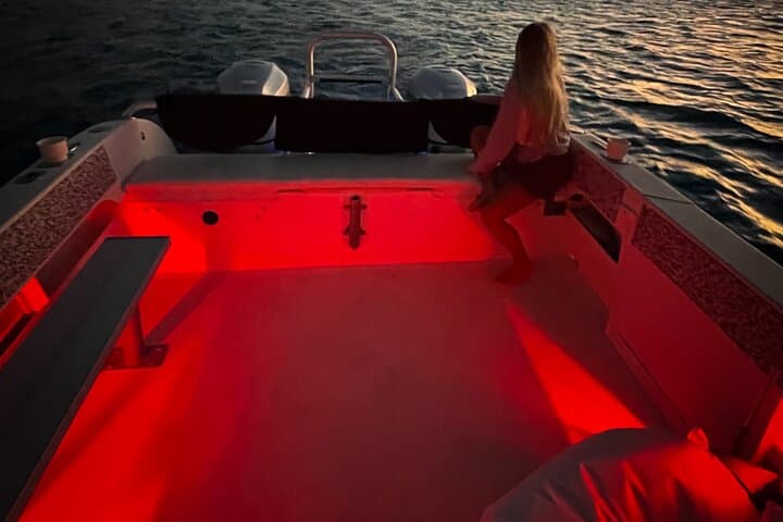 Private Waikiki Fireworks Cruise: Sunset, Skyline & Diamond Head Views photo 3