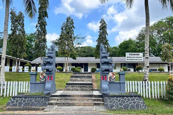 Batam Heritage Day Tour: Barelang Bridge, Galang Refugee Camp, Ferry Lunch & Traditional Massage photo 3