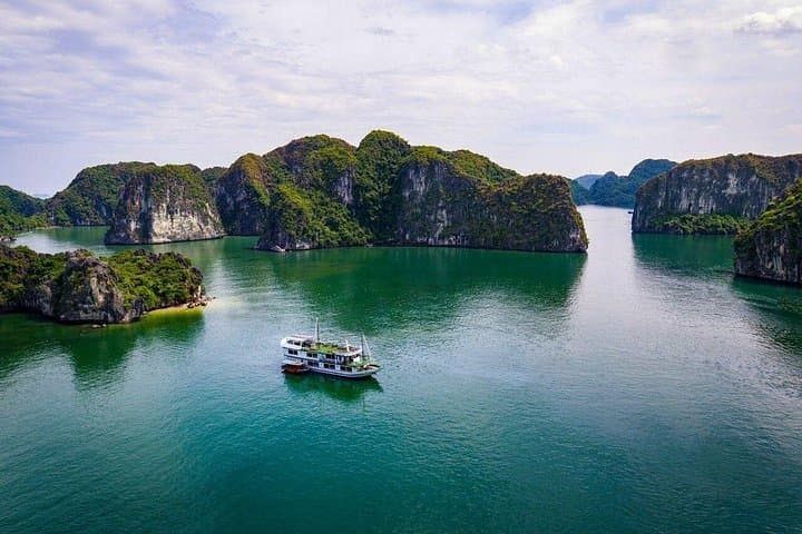 Cat Ba & Lan Ha Bay Overnight Cruise from Ninh Binh — Kayak, Viet Hai & Island Life photo 4