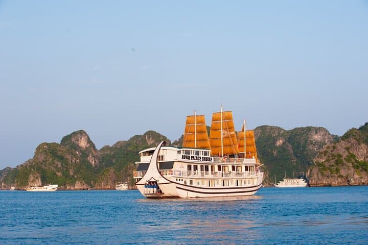 Royal Palace Cruise: 2D/1N Halong Bay Overnight from Hanoi