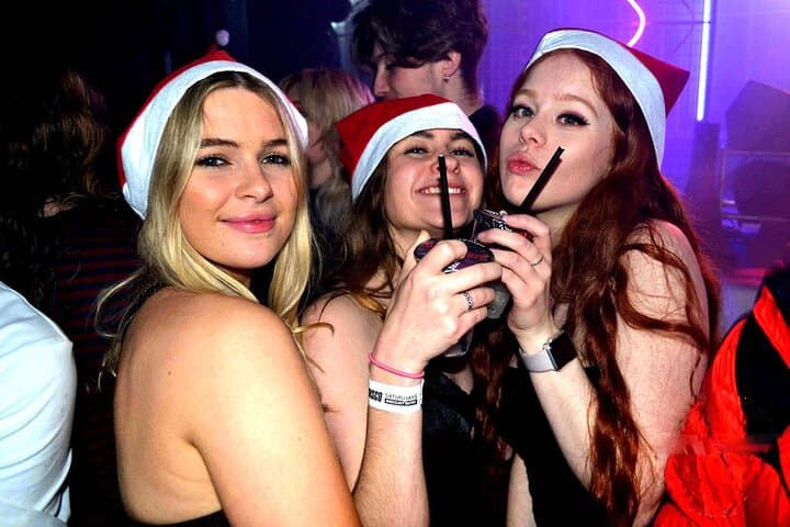 Brighton Christmas Bar Crawl: Festive Pub Tour Through The Lanes