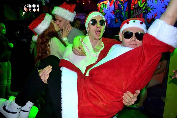 Brighton Christmas Bar Crawl: Festive Pub Tour Through The Lanes photo 3