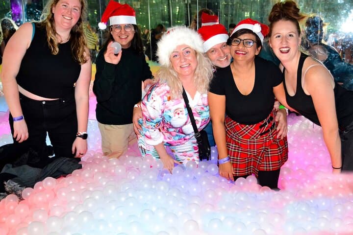 Brighton Christmas Bar Crawl: Festive Pub Tour Through The Lanes photo 4