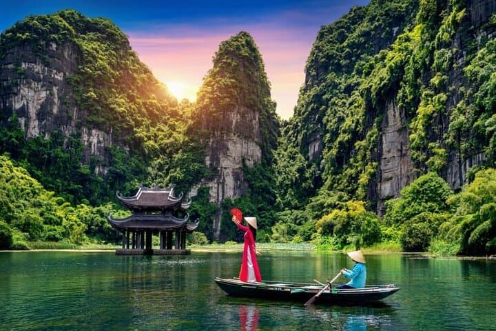 Ninh Binh Day Trip: Hoa Lu, Tam Coc Boat Ride & Mua Cave Summit