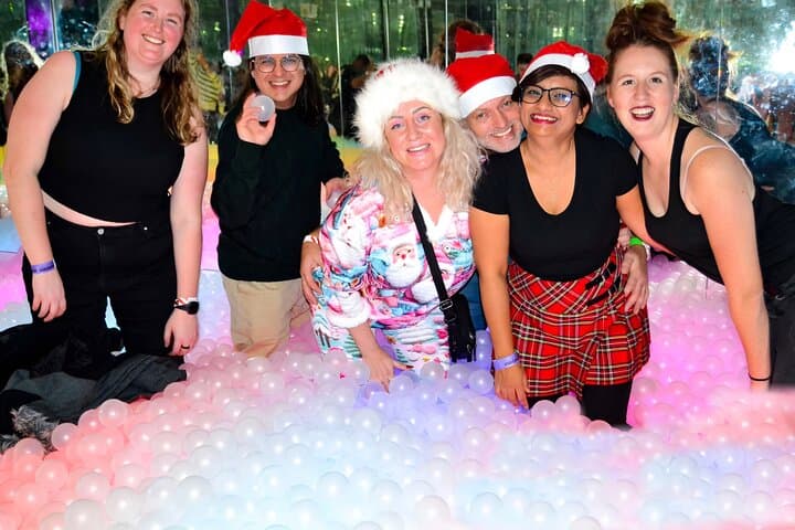 Edinburgh Christmas Bar Crawl: Old Town Festive Pub Tour & Night Out photo 6