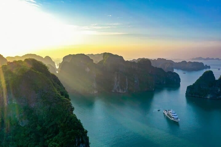 Ha Long Bay Luxury Day Cruise from Hanoi — Sea Octopus 5-Star Experience photo 6