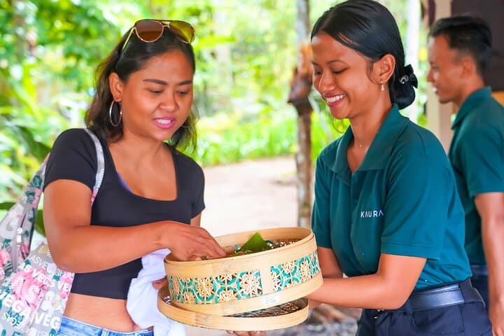 Kaura Pool and Dine: Village Activities, Lunch & Infinity Pool Day Trip from Ubud