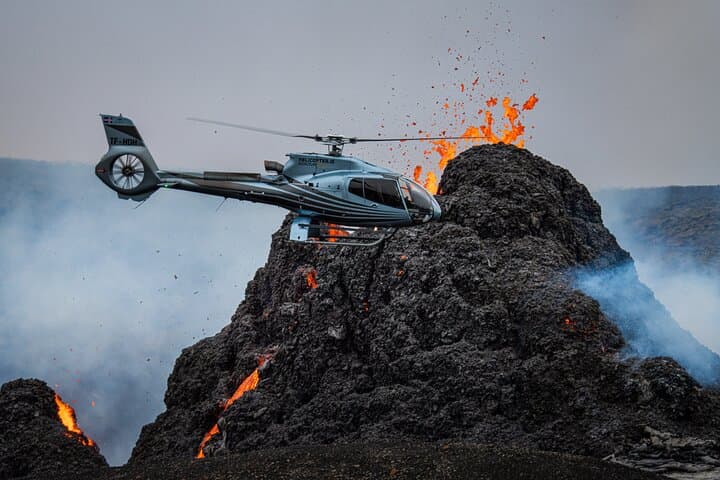 Helicopter Tour Over Reykjanes Volcano Eruption Sites photo 3