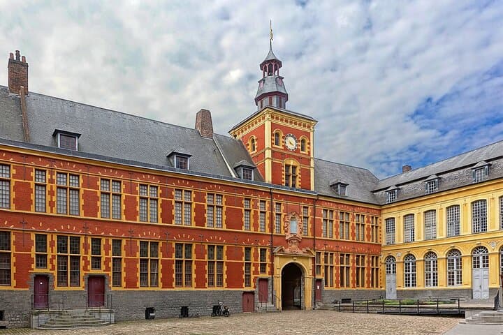 Self-Guided Lille City Walk: 8 km Audio Tour in 7 Languages