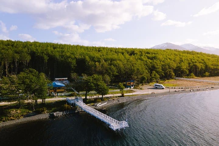 Escondido y Fagnano Lakes Day Trip from Ushuaia — Lakes, Peat Bogs & Short Hikes