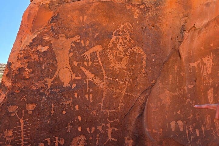 Moab Private Petroglyph Scenic UTV Tour — Guided Petroglyphs & Colorado River Views