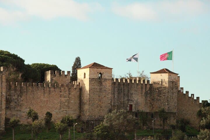 Sao Jorge Castle Guided Tour in Lisbon: Views, History & Insider Tips photo 2