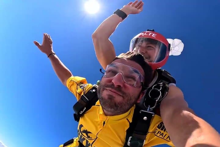 Tandem Skydiving Near Seville — 4,000m Freefall Over Andalusia photo 3