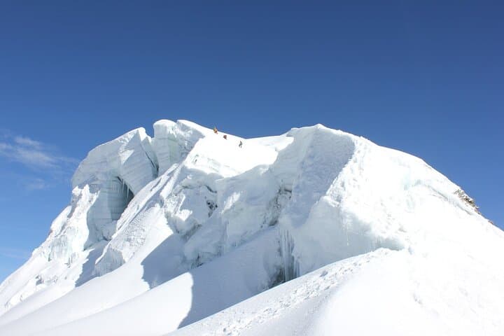 Summit Nevado Vallunaraju: 2D/1N Huaraz Guided Climb to 5,686 m photo 4